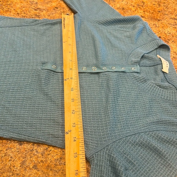 Zenana Snap Button Long Sleeve Henley Top Teal Blue Womens Size Small - Picture 7 of 8